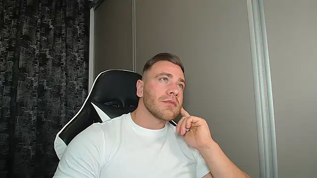 Thori92 online show from July 18, 2026, 7:44 pm