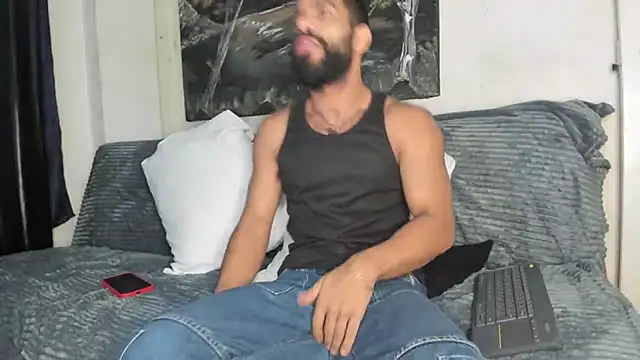 Snapshot of sweatyhairypig23 chatting on October 5, 2025, 6:04 am sweatyhairypig23 online show from October 5, 2025, 6:04 am