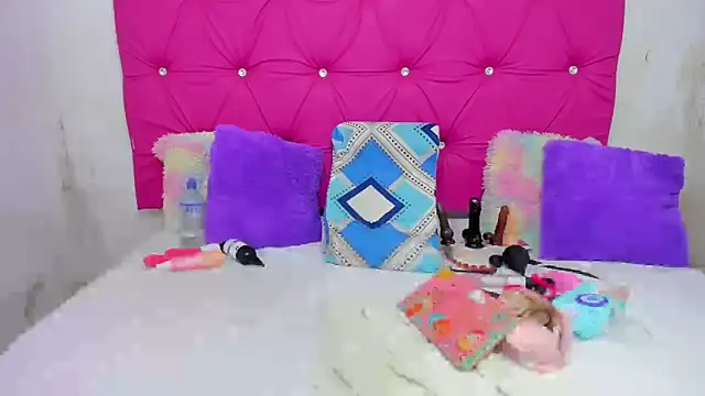 Snapshot of VivianPorto chatting on December 18, 2025, 3:05 pm VivianPorto online show from December 18, 2025, 3:05 pm