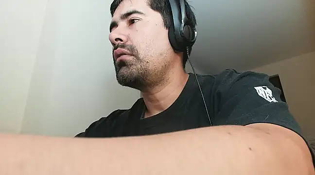 Snapshot of VonDoomdelToro chatting on February 10, 2025, 3:57 am VonDoomdelToro online show from February 10, 2025, 3:57 am