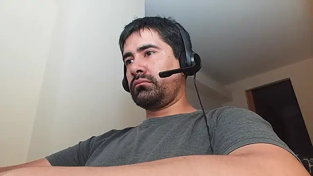 Snapshot of VonDoomdelToro chatting on February 14, 2025, 1:45 am VonDoomdelToro online show from February 14, 2025, 1:45 am