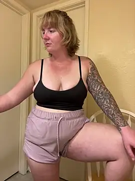 Lizzyloo online show from February 12, 2025, 6:09 pm