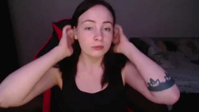 Laralianna online show from November 11, 2025, 8:36 pm