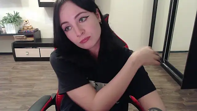 Snapshot of Laralianna chatting on September 25, 2025, 12:44 pm Laralianna online show from September 25, 2025, 12:44 pm