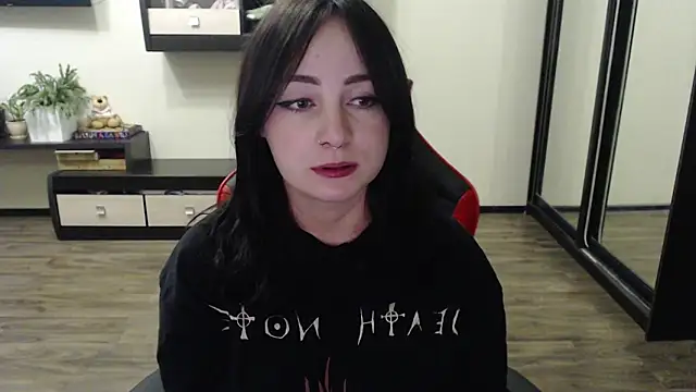 Snapshot of Laralianna chatting on October 4, 2025, 5:47 pm Laralianna online show from October 4, 2025, 5:47 pm