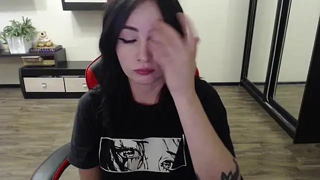 Snapshot of Laralianna chatting on September 26, 2025, 12:23 pm Laralianna online show from September 26, 2025, 12:23 pm