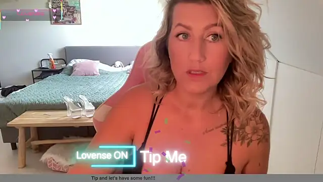 Snapshot of TessToy chatting on September 24, 2025, 10:00 am TessToy online show from September 24, 2025, 10:00 am