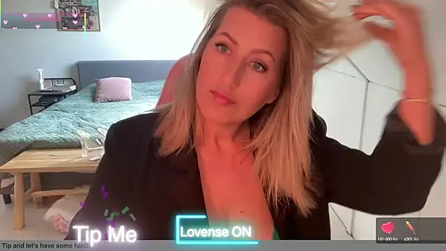 Snapshot of TessToy chatting on September 26, 2025, 9:05 am TessToy online show from September 26, 2025, 9:05 am