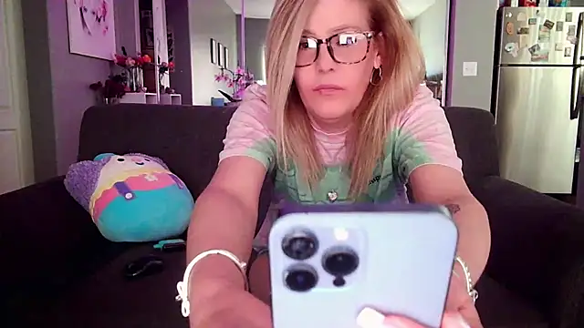 Snapshot of Lexi_Shocker chatting on March 17, 2025, 8:19 pm Lexi Shocker online show from March 17, 2025, 8:19 pm