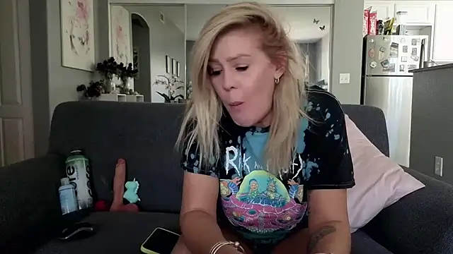 Snapshot of Lexi_Shocker chatting on September 16, 2025, 5:25 pm Lexi Shocker online show from September 16, 2025, 5:25 pm