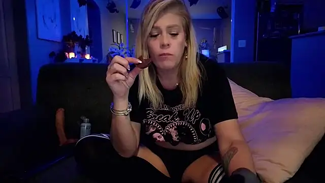 Snapshot of Lexi_Shocker chatting on September 25, 2025, 7:03 am Lexi Shocker online show from September 25, 2025, 7:03 am