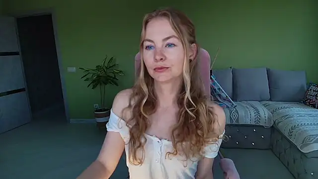 Snapshot of Cuddle_Cat chatting on July 2, 2026, 5:13 am Cuddle Cat online show from July 2, 2026, 5:13 am