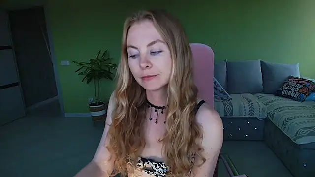 Snapshot of Cuddle_Cat chatting on July 1, 2026, 1:55 pm Cuddle Cat online show from July 1, 2026, 1:55 pm