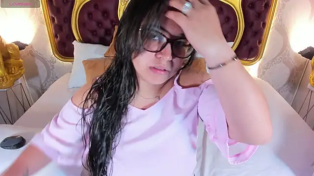 Dulce 26  online show from December 16, 2025, 10:36 pm