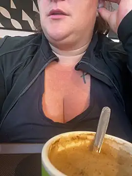 Snapshot of sweeti_Em chatting on September 30, 2025, 3:07 pm sweeti Em online show from September 30, 2025, 3:07 pm