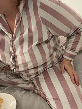 sweeti Em online show from March 13, 2026, 9:03 am