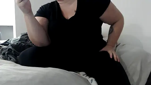 sweeti Em online show from November 17, 2025, 4:55 pm