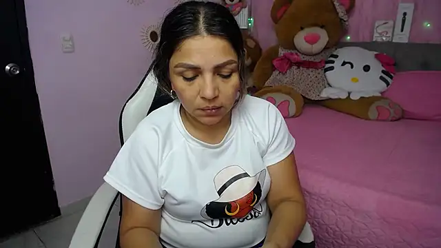 Snapshot of cum_bigass chatting on October 25, 2025, 12:04 pm cum bigass online show from October 25, 2025, 12:04 pm