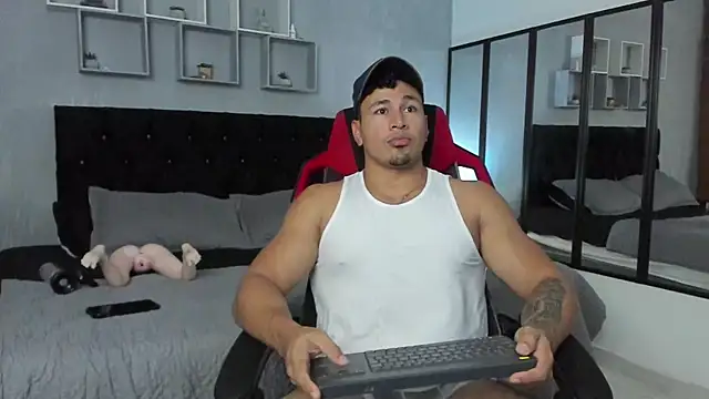 Snapshot of tyler_hank01 chatting on October 15, 2025, 9:01 pm tyler hank01 online show from October 15, 2025, 9:01 pm