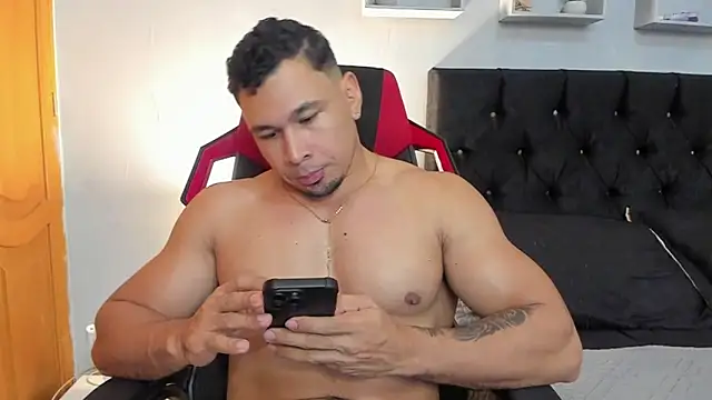 tyler hank01 online show from March 17, 2026, 3:31 am