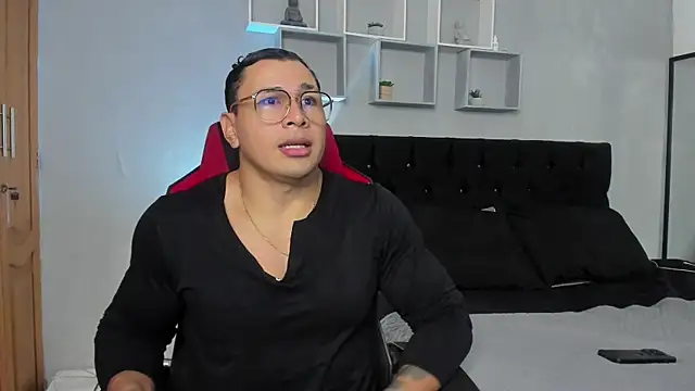 tyler hank01 online show from December 2, 2025, 2:34 am