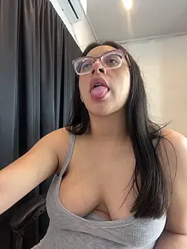 Snapshot of Ninnfa chatting on October 9, 2025, 10:21 pm Ninnfa online show from October 9, 2025, 10:21 pm