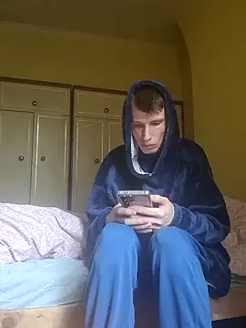 LuxxFin online show from November 5, 2025, 2:09 pm