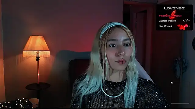 Snapshot of Saucy_Jenn chatting on January 12, 2025, 1:42 am Saucy Jenn online show from January 12, 2025, 1:42 am