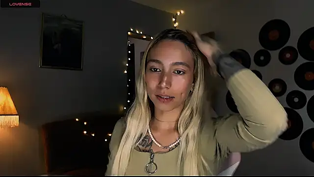 Snapshot of Saucy_Jenn chatting on March 1, 2025, 1:53 am Saucy Jenn online show from March 1, 2025, 1:53 am