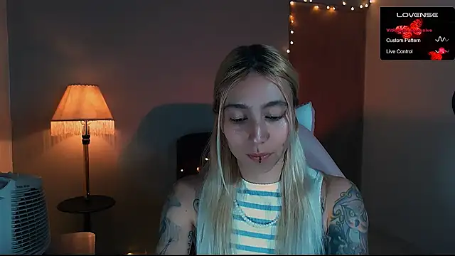 Snapshot of Saucy_Jenn chatting on January 17, 2025, 2:50 am Saucy Jenn online show from January 17, 2025, 2:50 am