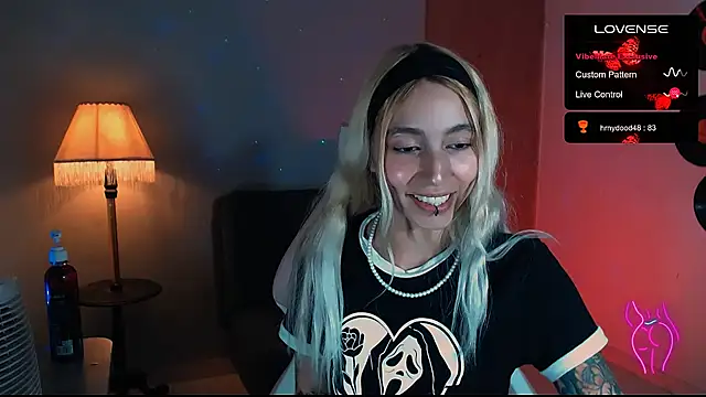 Snapshot of Saucy_Jenn chatting on January 10, 2025, 5:26 am Saucy Jenn online show from January 10, 2025, 5:26 am