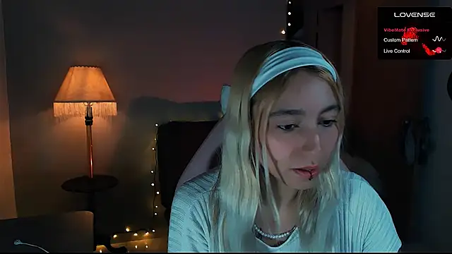 Snapshot of Saucy_Jenn chatting on January 12, 2025, 9:19 pm Saucy Jenn online show from January 12, 2025, 9:19 pm