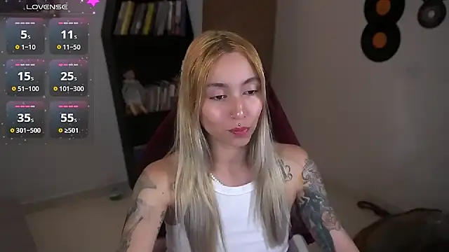 Snapshot of Saucy_Jenn chatting on September 13, 2025, 3:50 am Saucy Jenn online show from September 13, 2025, 3:50 am