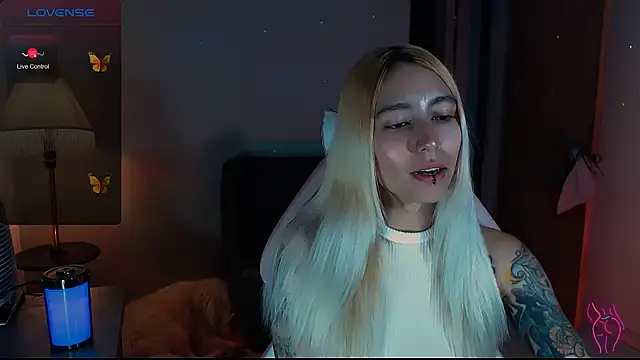 Snapshot of Saucy_Jenn chatting on December 7, 2024, 10:23 pm Saucy Jenn online show from December 7, 2024, 10:23 pm