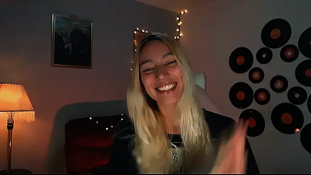 Snapshot of Saucy_Jenn chatting on February 23, 2025, 11:25 pm Saucy Jenn online show from February 23, 2025, 11:25 pm