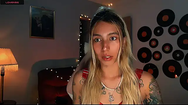 Snapshot of Saucy_Jenn chatting on February 23, 2025, 3:35 am Saucy Jenn online show from February 23, 2025, 3:35 am