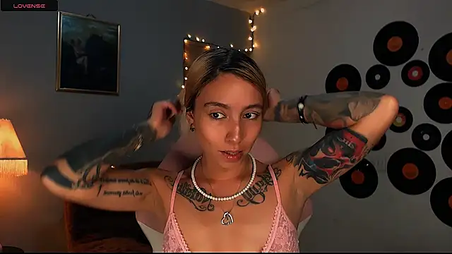 Snapshot of Saucy_Jenn chatting on March 2, 2025, 1:26 am Saucy Jenn online show from March 2, 2025, 1:26 am