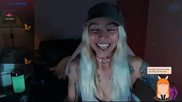 Snapshot of Saucy_Jenn chatting on December 7, 2024, 5:32 am Saucy Jenn online show from December 7, 2024, 5:32 am