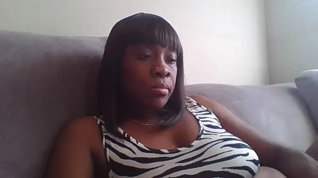 Snapshot of MsJuicy chatting on October 16, 2025, 8:28 pm MsJuicy online show from October 16, 2025, 8:28 pm