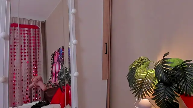 Snapshot of SweetLady697 chatting on February 19, 2025, 8:33 am SweetLady697 online show from February 19, 2025, 8:33 am