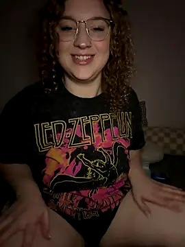 Snapshot of EmmieRae chatting on October 8, 2025, 3:30 am EmmieRae online show from October 8, 2025, 3:30 am