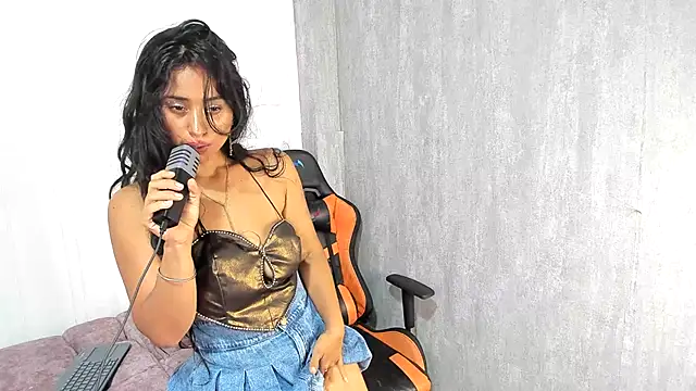 Valentinne z online show from February 8, 2025, 6:33 pm