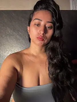 Valentinne z online show from May 15, 2026, 10:35 am