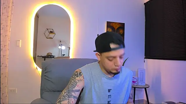 Snapshot of alejandro_calderon1 chatting on February 14, 2026, 4:02 am alejandro calderon1 online show from February 14, 2026, 4:02 am