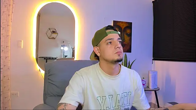 alejandro calderon1 online show from March 9, 2026, 5:00 am