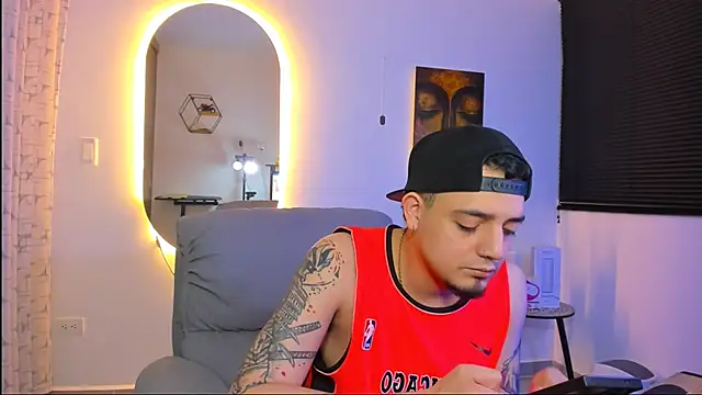 Snapshot of alejandro_calderon1 chatting on February 16, 2026, 5:39 am alejandro calderon1 online show from February 16, 2026, 5:39 am