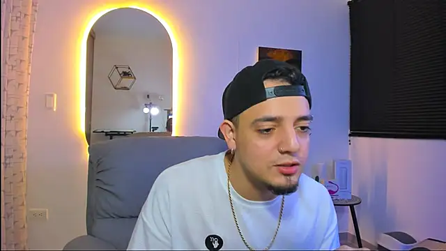 Snapshot of alejandro_calderon1 chatting on February 17, 2026, 4:10 am alejandro calderon1 online show from February 17, 2026, 4:10 am