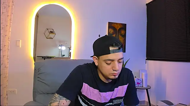 Snapshot of alejandro_calderon1 chatting on February 22, 2026, 7:33 am alejandro calderon1 online show from February 22, 2026, 7:33 am