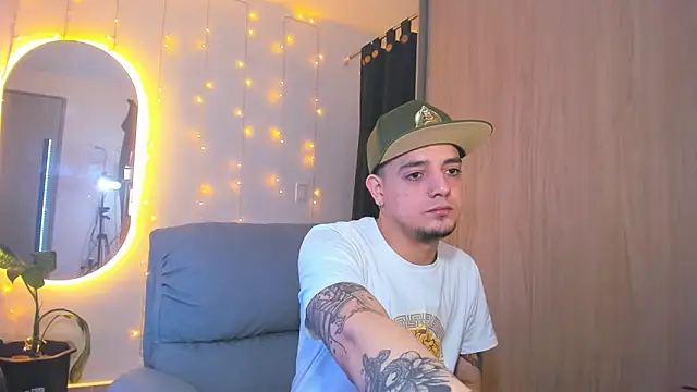 alejandro calderon1 online show from December 28, 2024, 5:44 am