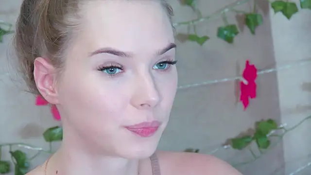 GentleRossi online show from October 8, 2025, 3:13 pm